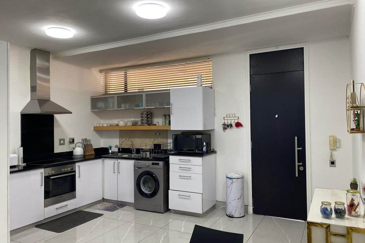 Modern 2 Bedroom, 2 Bathroom Apartment at The Auroras - Photo 4