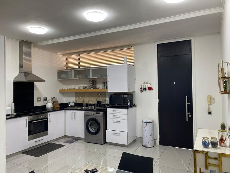 Modern 2 Bedroom, 2 Bathroom Apartment at The Auroras - Photo 4
