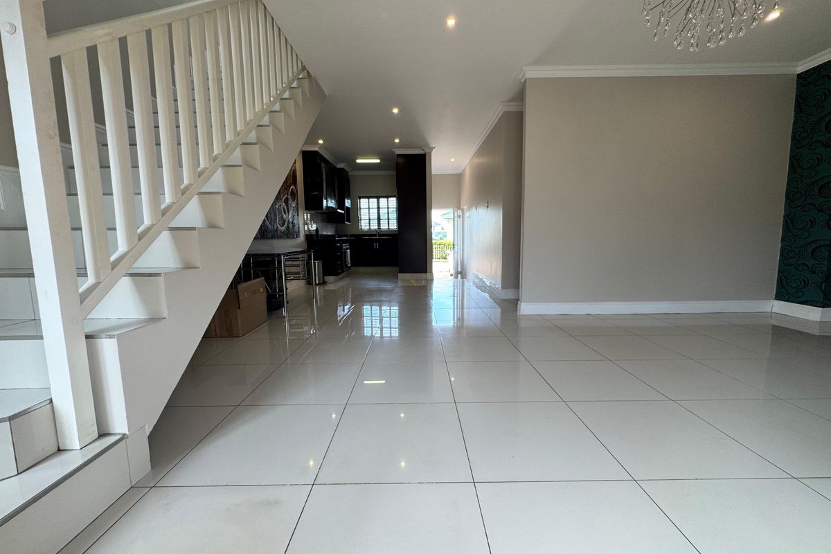 Elegant 3-Bedroom Home in Secure Edgemount Estate. - Photo 3