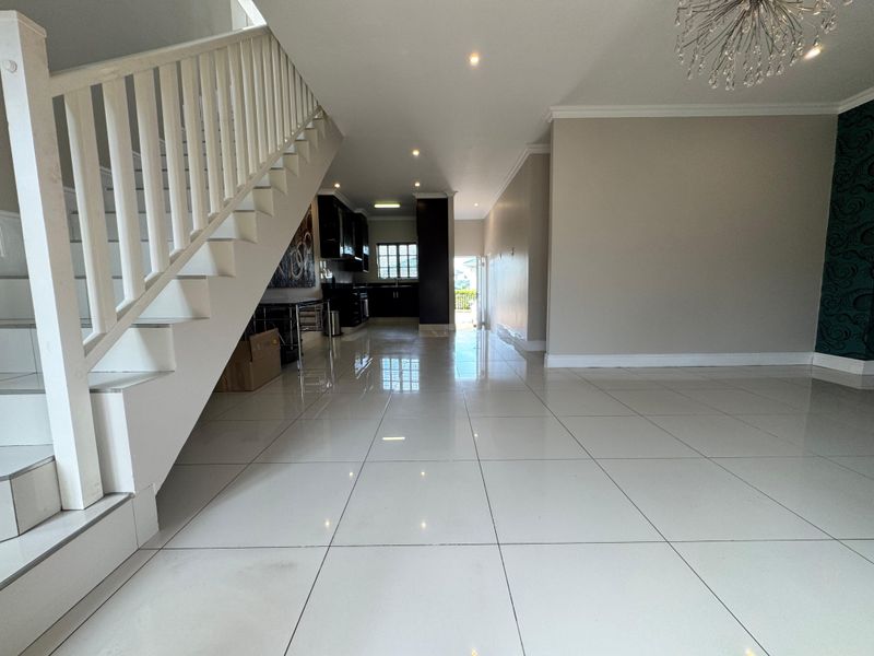 Elegant 3-Bedroom Home in Secure Edgemount Estate. - Photo 3