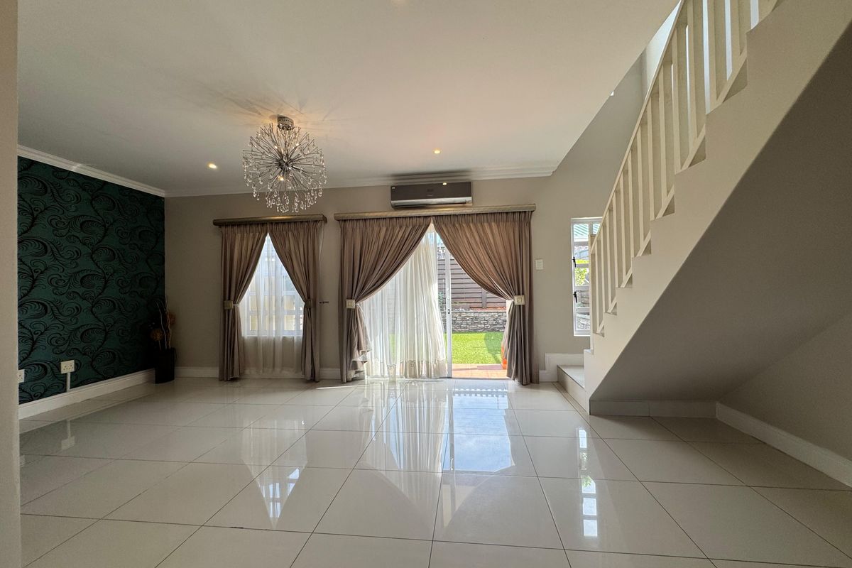 Elegant 3-Bedroom Home in Secure Edgemount Estate. - Photo 2