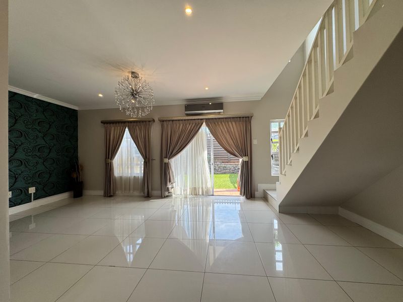 Elegant 3-Bedroom Home in Secure Edgemount Estate. - Photo 2