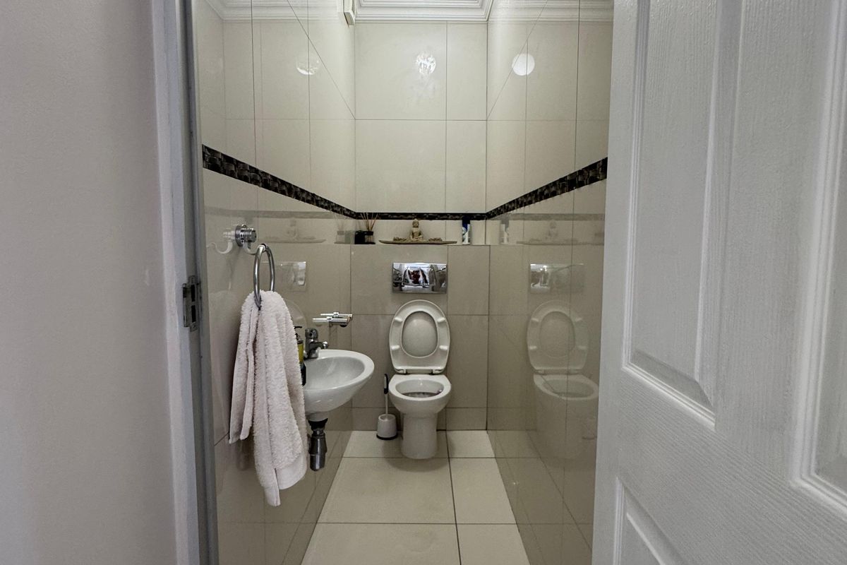 Elegant 3-Bedroom Home in Secure Edgemount Estate. - Photo 5