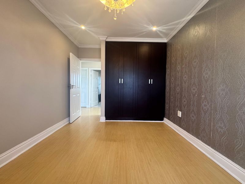 Elegant 3-Bedroom Home in Secure Edgemount Estate. - Photo 4
