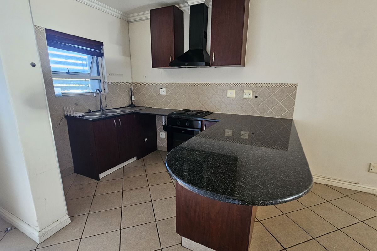 Prime property presents secure and spacious - Photo 2