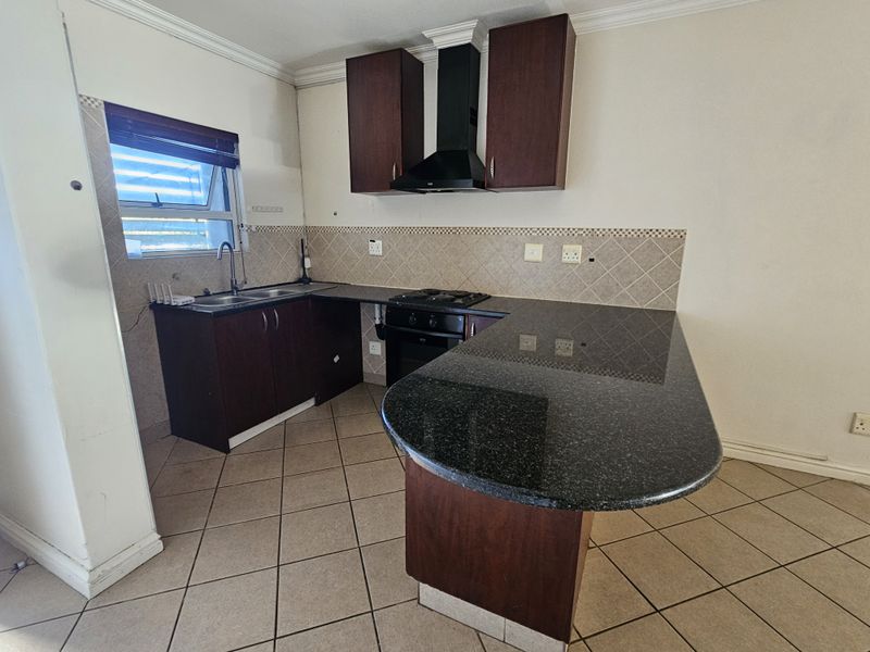 Prime property presents secure and spacious - Photo 2