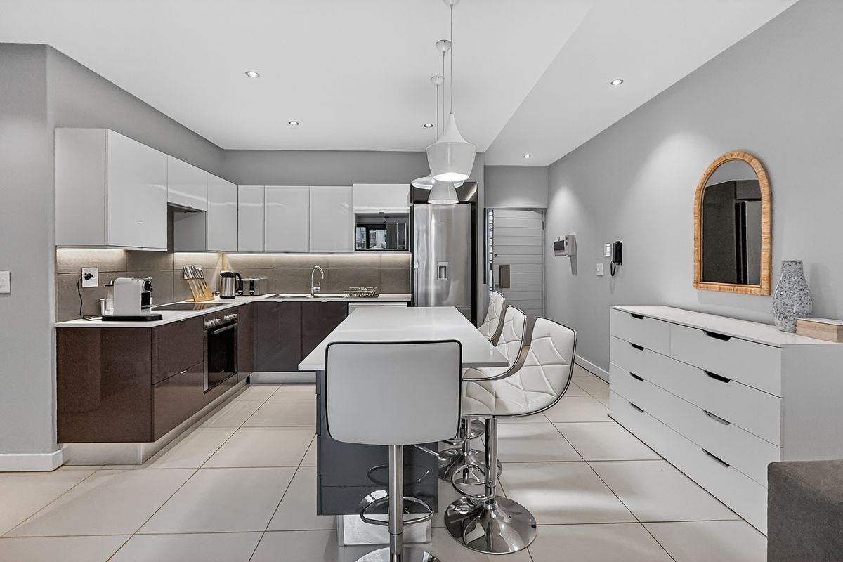 Tastefully designed, Fully Furnished Home in the Heart of Green Point Cape Town - Photo 5