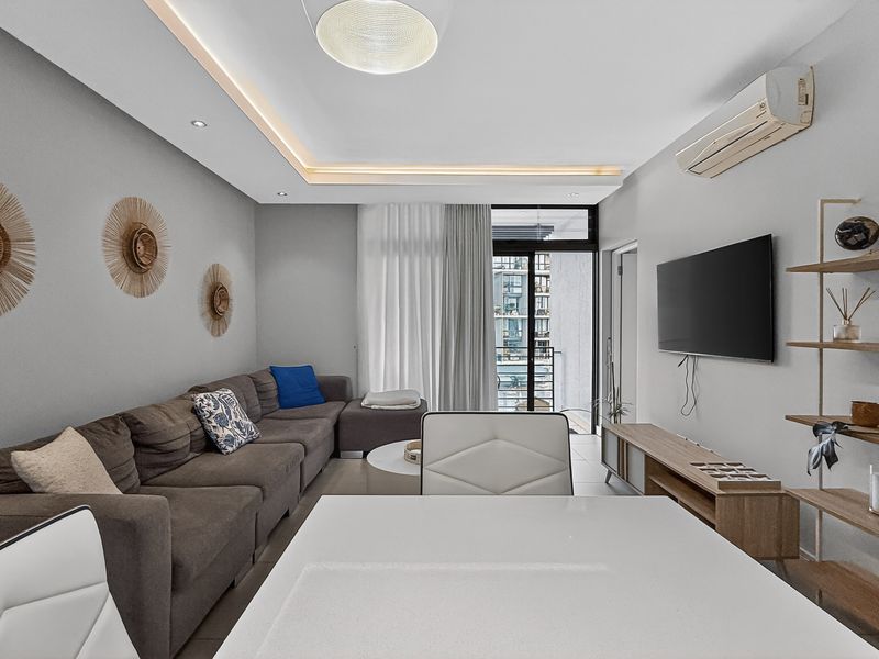Tastefully designed, Fully Furnished Home in the Heart of Green Point Cape Town - Photo 10