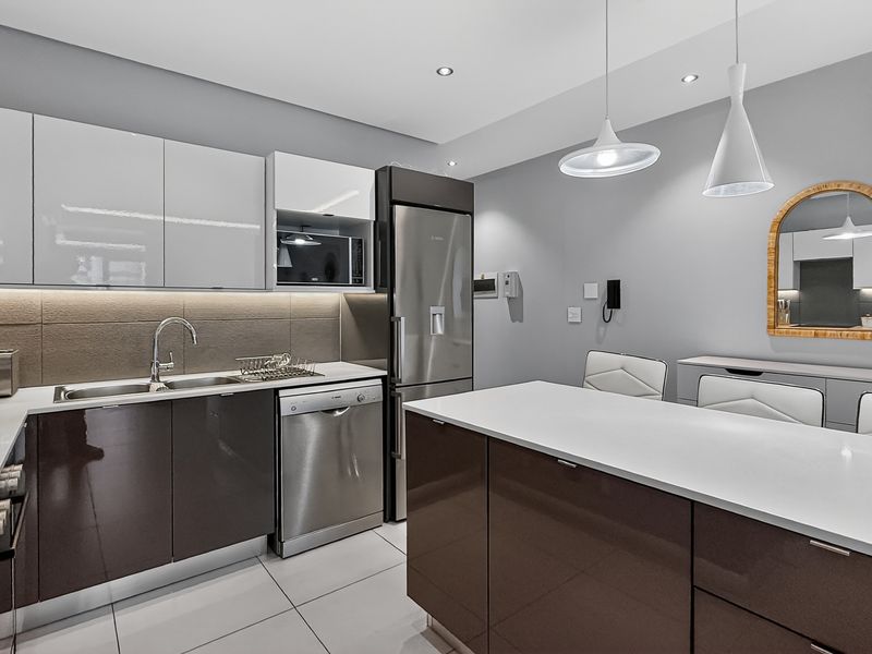 Tastefully designed, Fully Furnished Home in the Heart of Green Point Cape Town - Photo 8