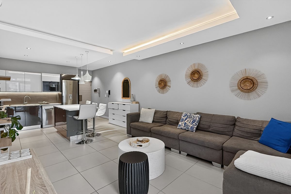 Tastefully designed, Fully Furnished Home in the Heart of Green Point Cape Town - Photo 4