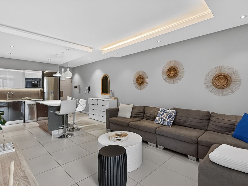 Tastefully designed, Fully Furnished Home in the Heart of Green Point Cape Town - Photo 4