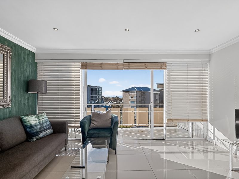 Immaculate 2-bedroom Green Point Apartment with amazing Harbour & Stadium Views! - Photo 10