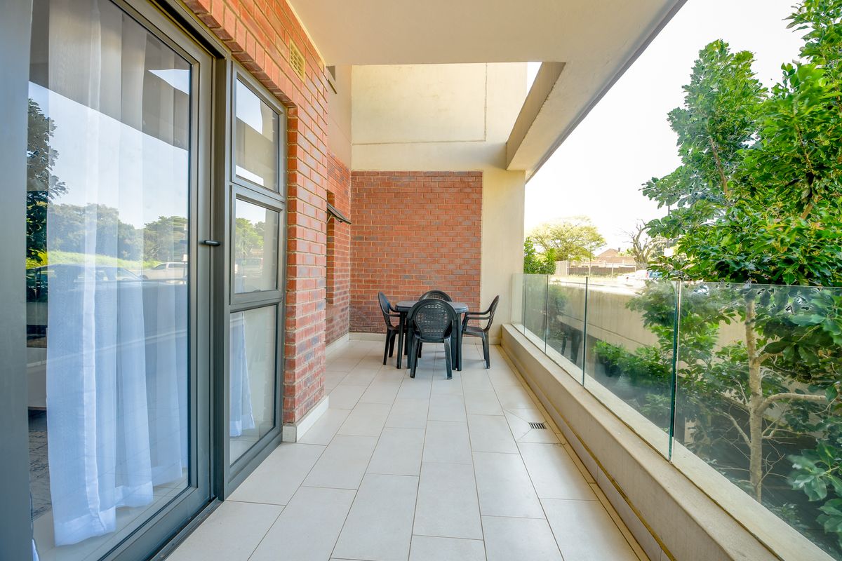 Stylish One-Bedroom Apartment with Double Balcony, Pool & Gym - Photo 4