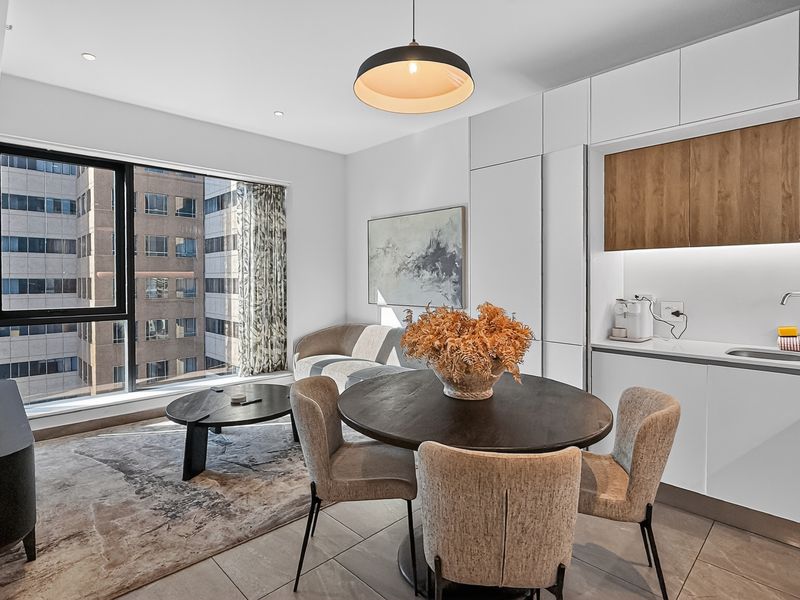 Luxury Living with Iconic Harbour Views in the City! - Photo 10