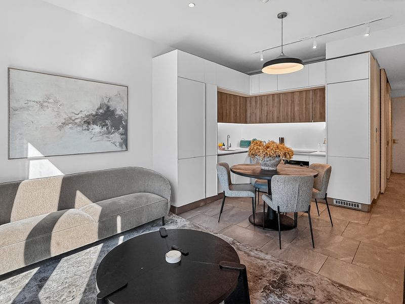 Luxury Living with Iconic Harbour Views in the City! - Photo 7