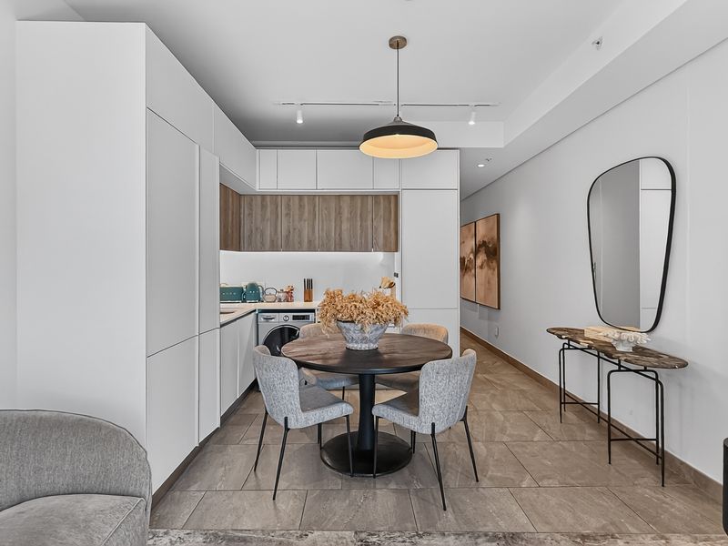 Luxury Living with Iconic Harbour Views in the City! - Photo 6