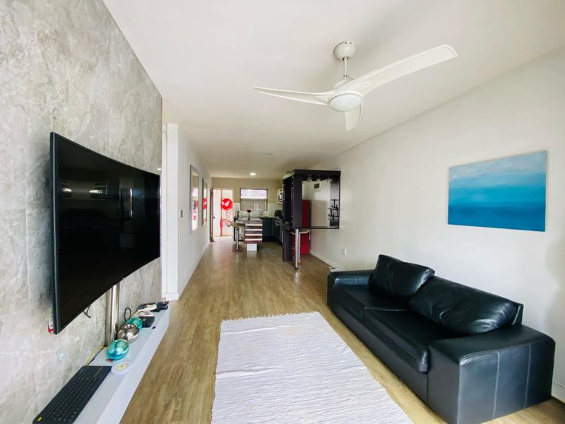 Apartment For Sale In Amanzimtoti - Photo 4