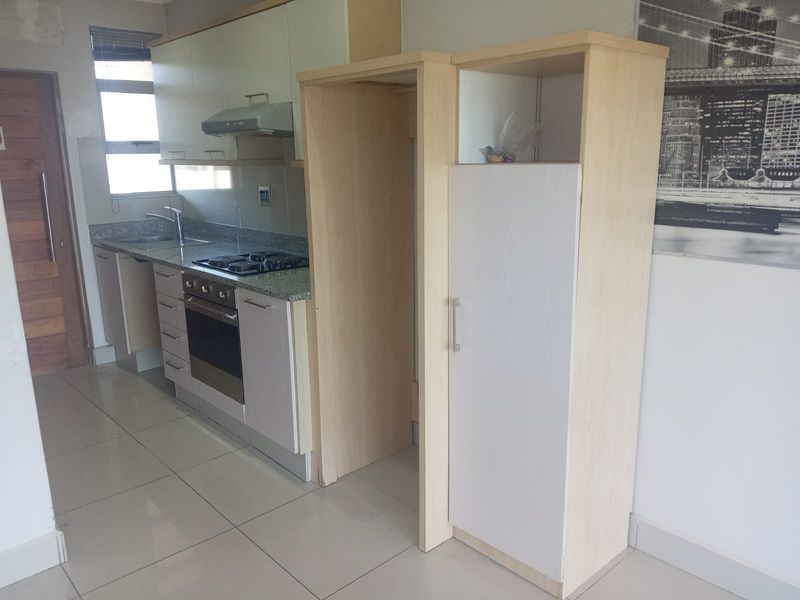 Prime  Property Presents A Stunning Two Bedroom Apartment Situated In Umhlanga Ridge For Sale - Photo 3