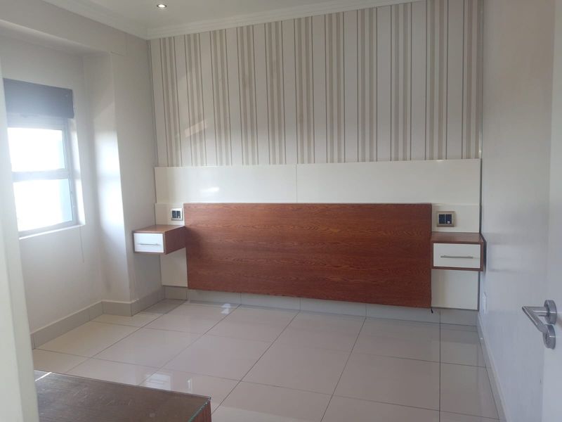Prime  Property Presents A Stunning Two Bedroom Apartment Situated In Umhlanga Ridge For Sale - Photo 7