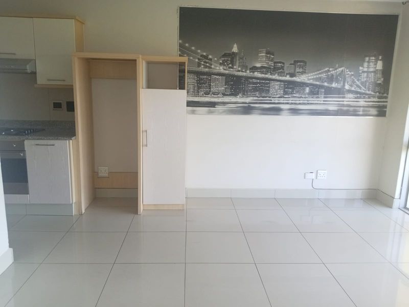 Prime  Property Presents A Stunning Two Bedroom Apartment Situated In Umhlanga Ridge For Sale - Photo 4