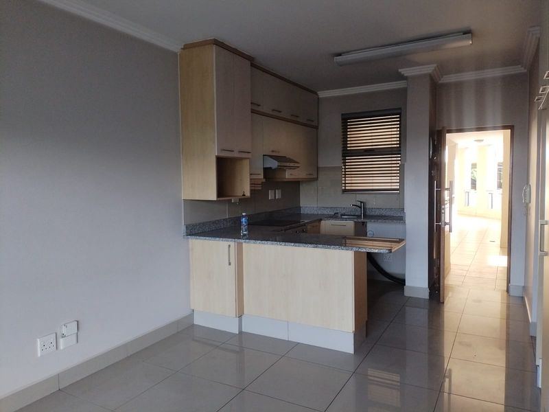 Cheapest two beds, two baths and two parking bays in Gatway area - Photo 6