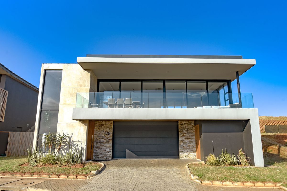 Gold Coast Estate -The perfect location paired with the perfect price - Photo 2