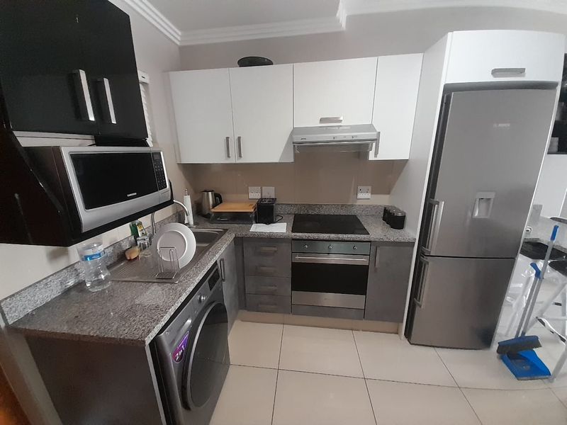 Fully Furnished 2 Bedroom, 2 Bathroom Rental – Move-In Ready Luxury Living - Photo 7