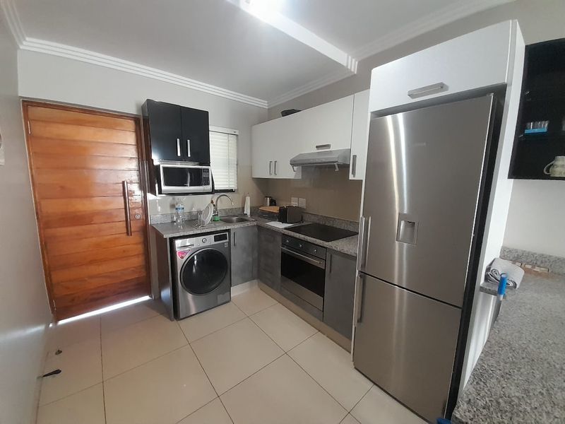 Fully Furnished 2 Bedroom, 2 Bathroom Rental – Move-In Ready Luxury Living - Photo 6