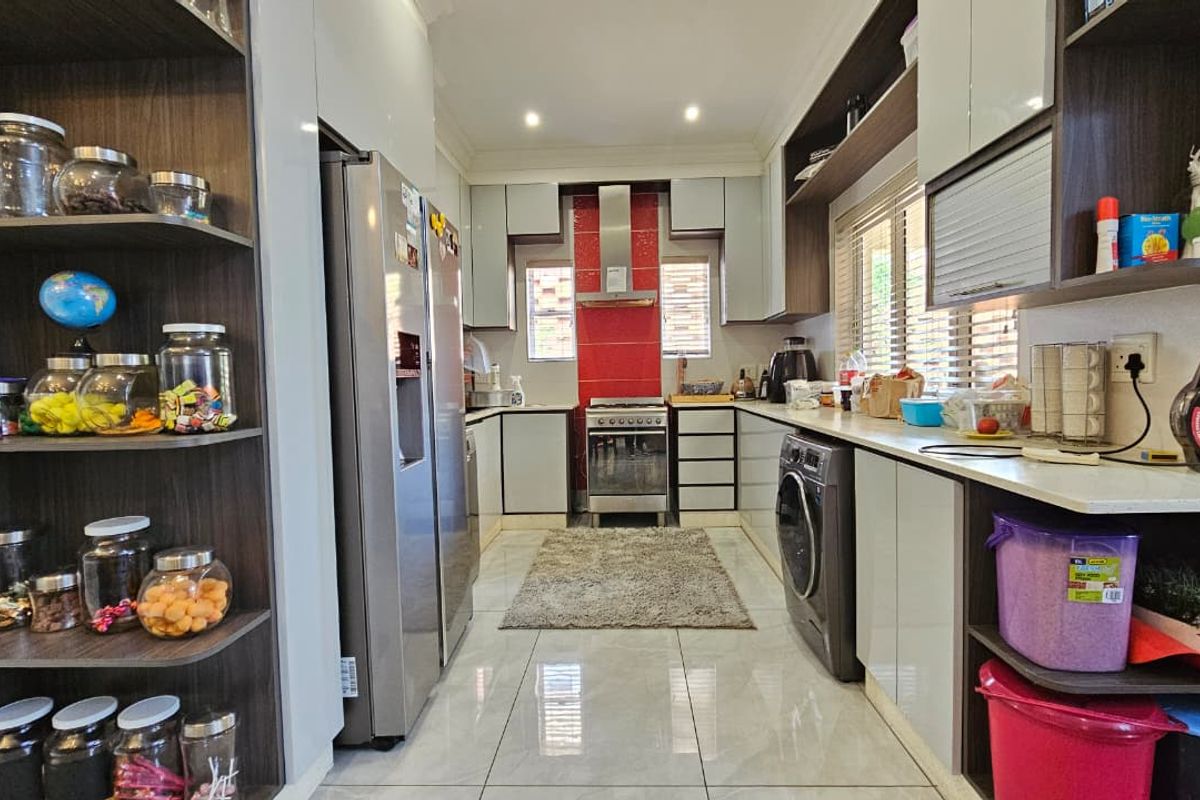 Modern 3-Bedroom Townhouse with Income-Generating Flatlet – Norfolk Valley, Kindlewood Estate - Photo 2