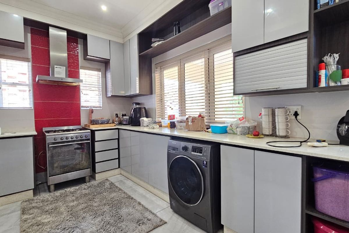 Modern 3-Bedroom Townhouse with Income-Generating Flatlet – Norfolk Valley, Kindlewood Estate - Photo 3