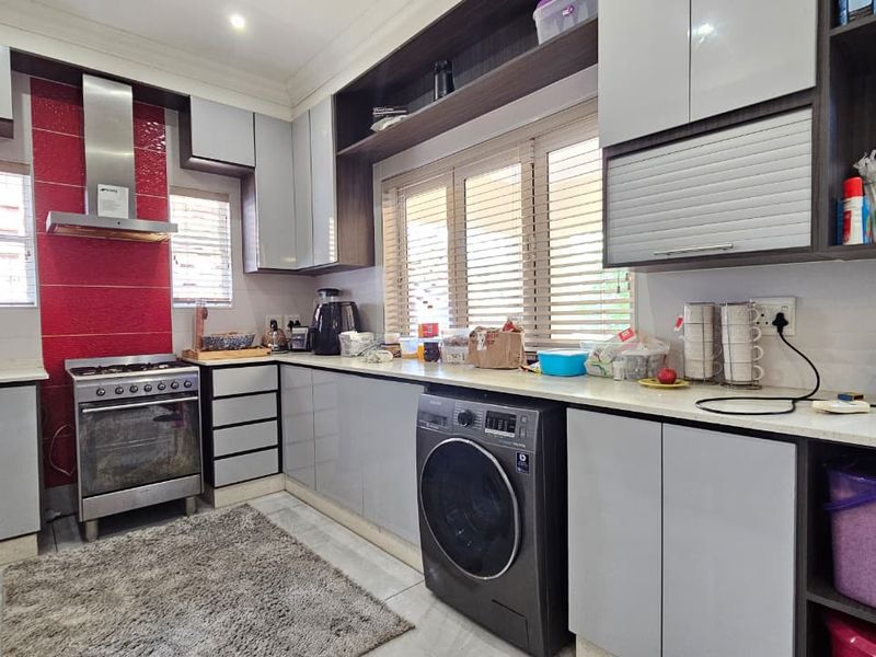 Modern 3-Bedroom Townhouse with Income-Generating Flatlet – Norfolk Valley, Kindlewood Estate - Photo 3