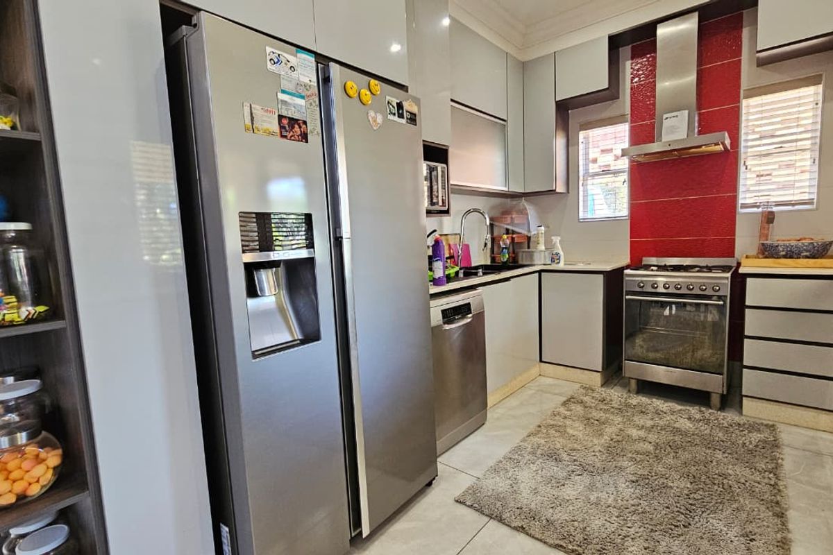 Modern 3-Bedroom Townhouse with Income-Generating Flatlet – Norfolk Valley, Kindlewood Estate - Photo 4