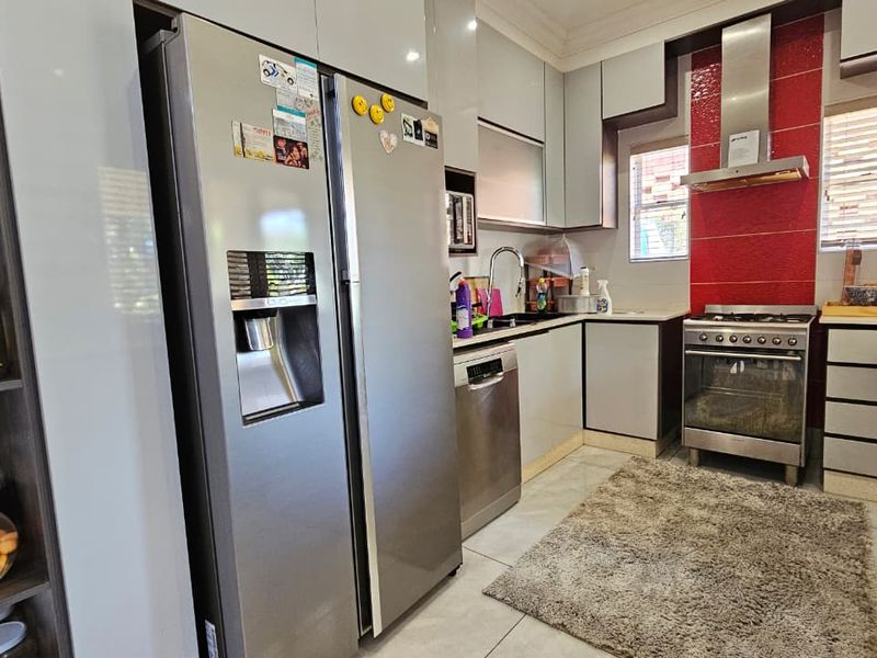 Modern 3-Bedroom Townhouse with Income-Generating Flatlet – Norfolk Valley, Kindlewood Estate - Photo 4