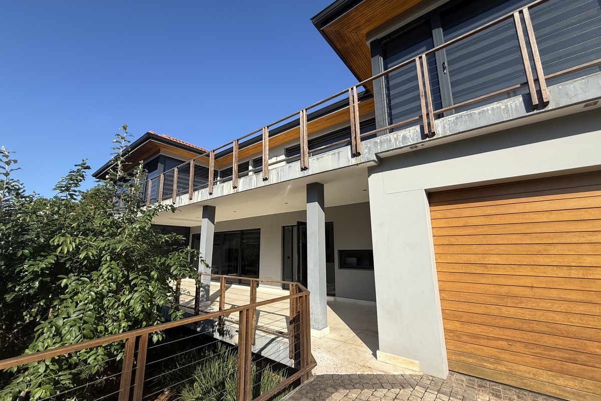 Stunning 5 Bedroom Freestanding Home in Zimbali Coastal Estate - Photo 3