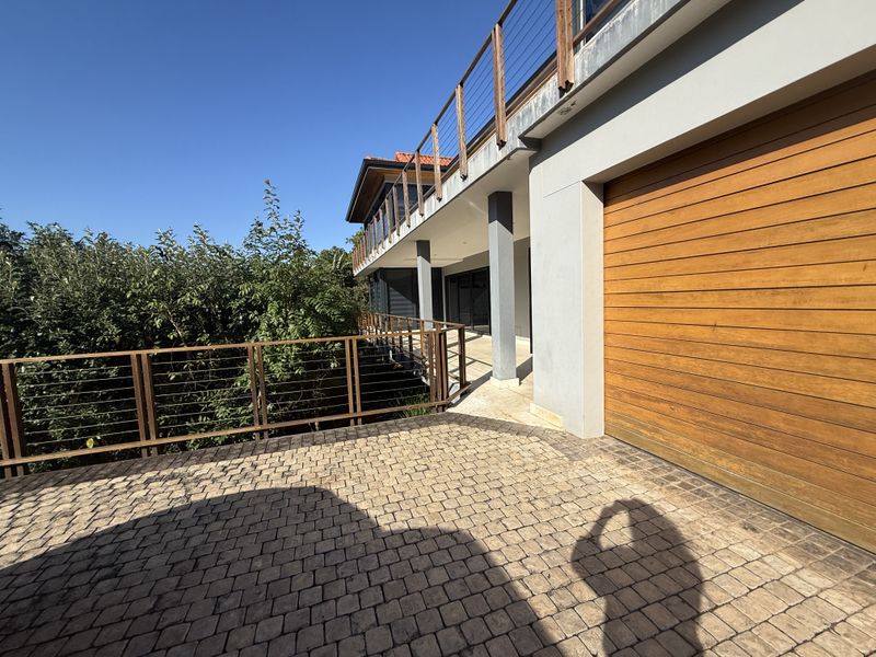 Stunning 5 Bedroom Freestanding Home in Zimbali Coastal Estate - Photo 4