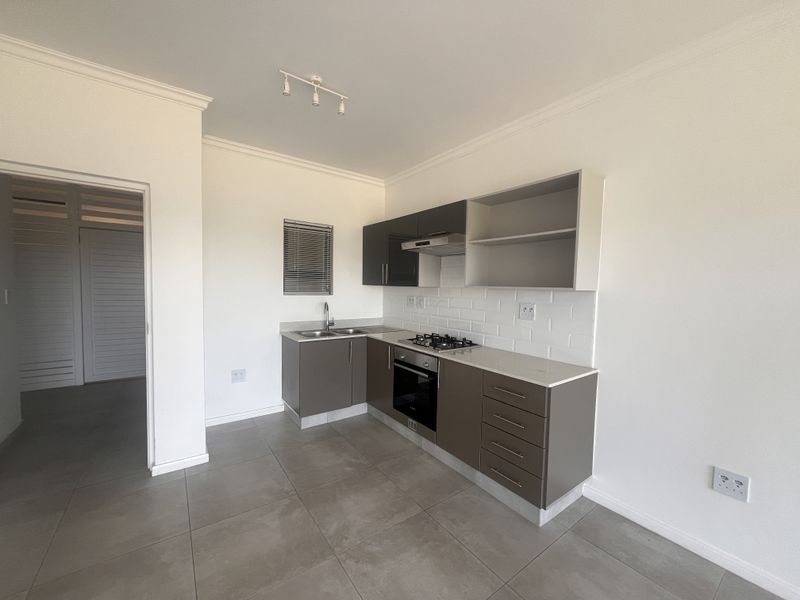 2 Bedroom 2 bathroom Umhlanga Apartment - Photo 3