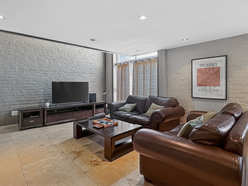 Modern Green Point Apartment with Iconic Cape Town Views - Photo 9