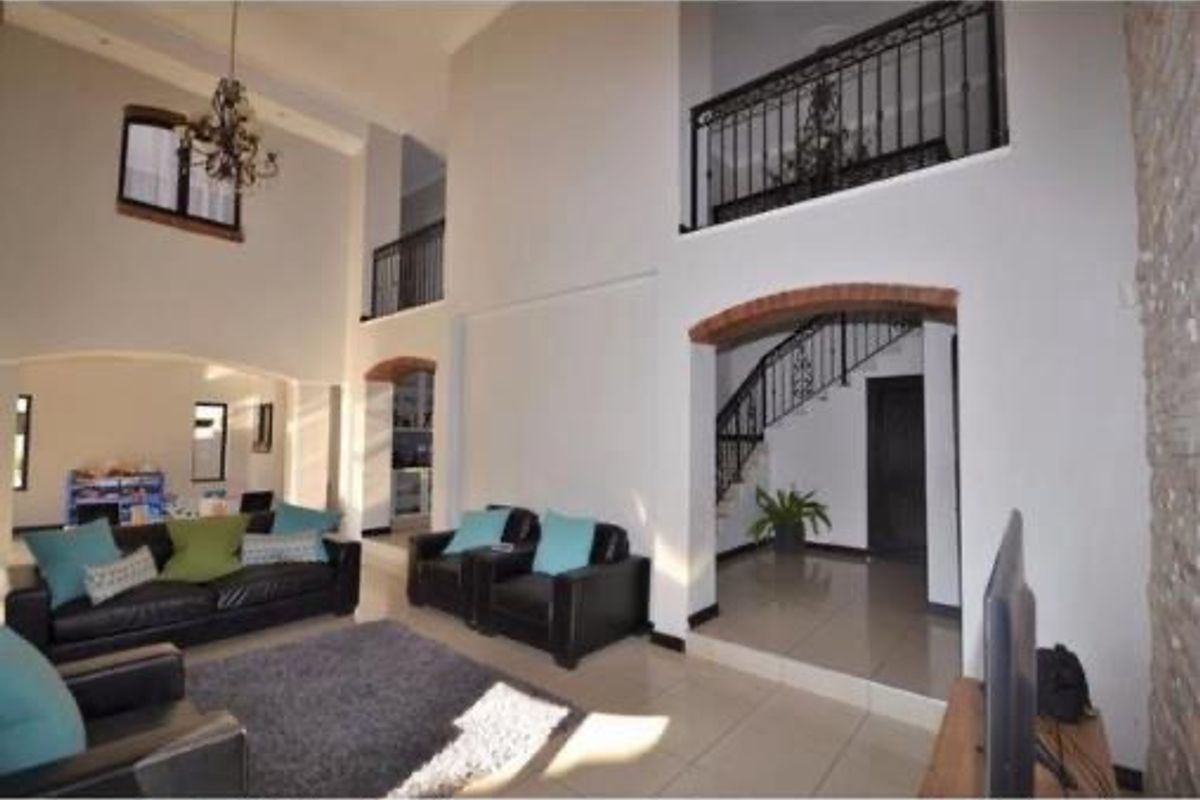 3 Bedroom, 2 Bathroom PLUS office - Photo 2