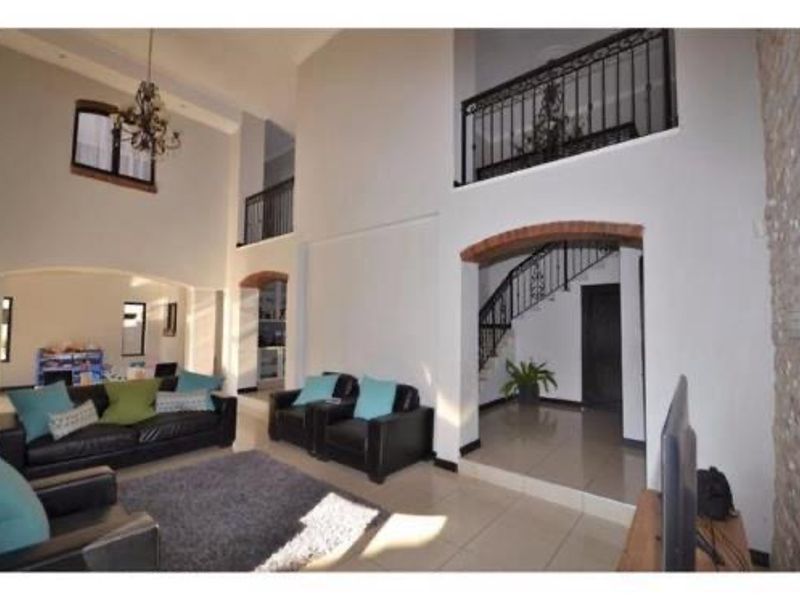 3 Bedroom, 2 Bathroom PLUS office - Photo 2