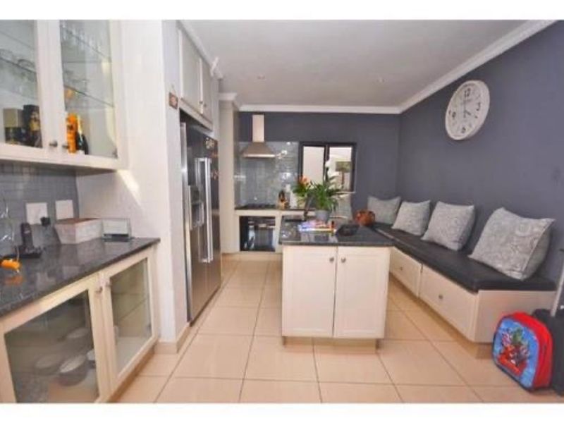 3 Bedroom, 2 Bathroom PLUS office - Photo 9
