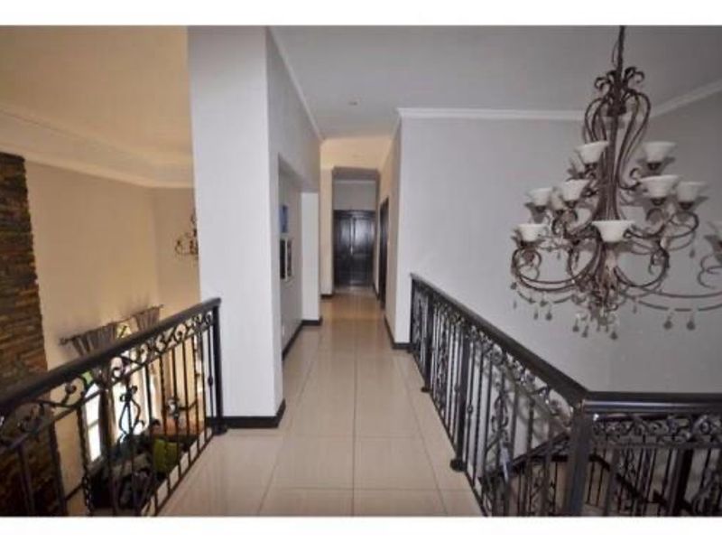 3 Bedroom, 2 Bathroom PLUS office - Photo 8