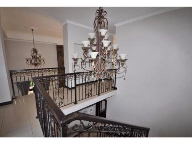 3 Bedroom, 2 Bathroom PLUS office - Photo 7