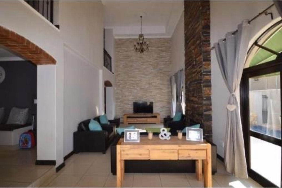 3 Bedroom, 2 Bathroom PLUS office - Photo 4