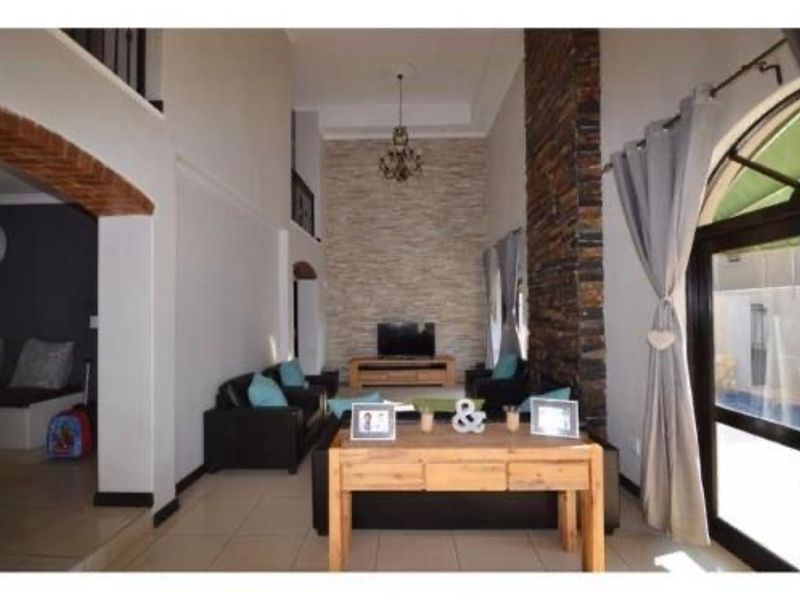 3 Bedroom, 2 Bathroom PLUS office - Photo 4