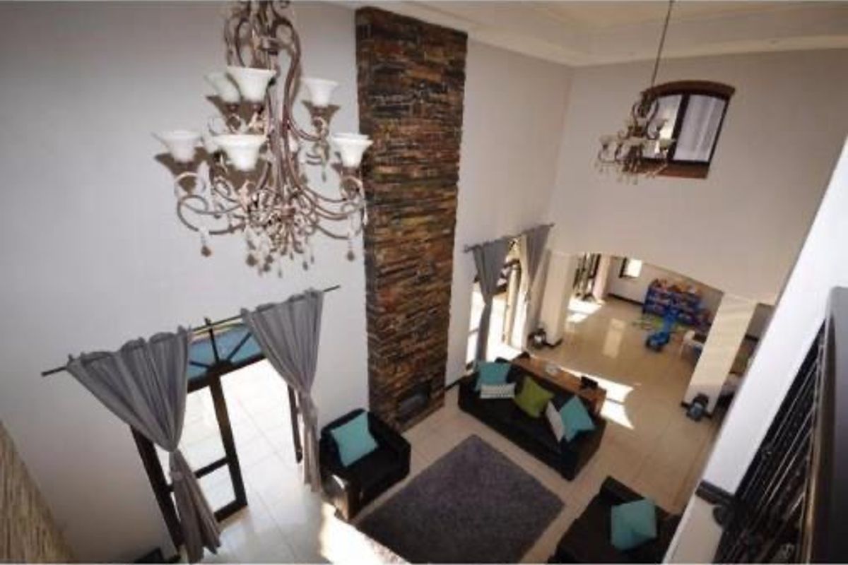 3 Bedroom, 2 Bathroom PLUS office - Photo 3
