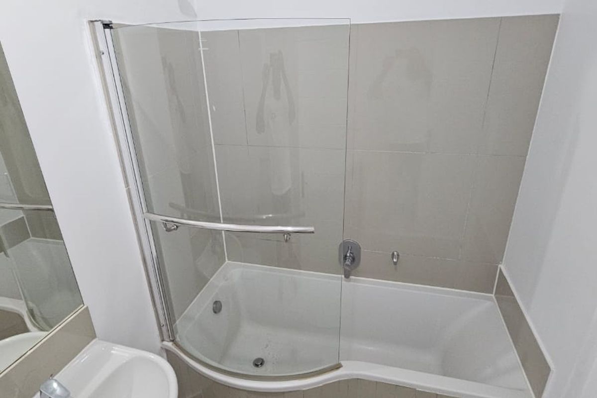 One bedroom available immediately!! - Photo 4