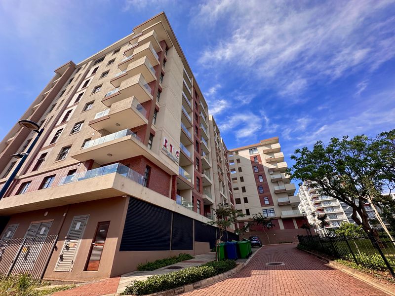 Modern 3-Bedroom, 2-Bathroom Apartment for Sale in the Heart of Umhlanga Ridge - Photo 1