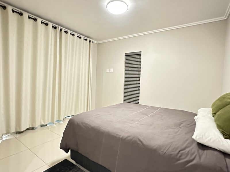 Modern 3-Bedroom, 2-Bathroom Apartment for Sale in the Heart of Umhlanga Ridge - Photo 8