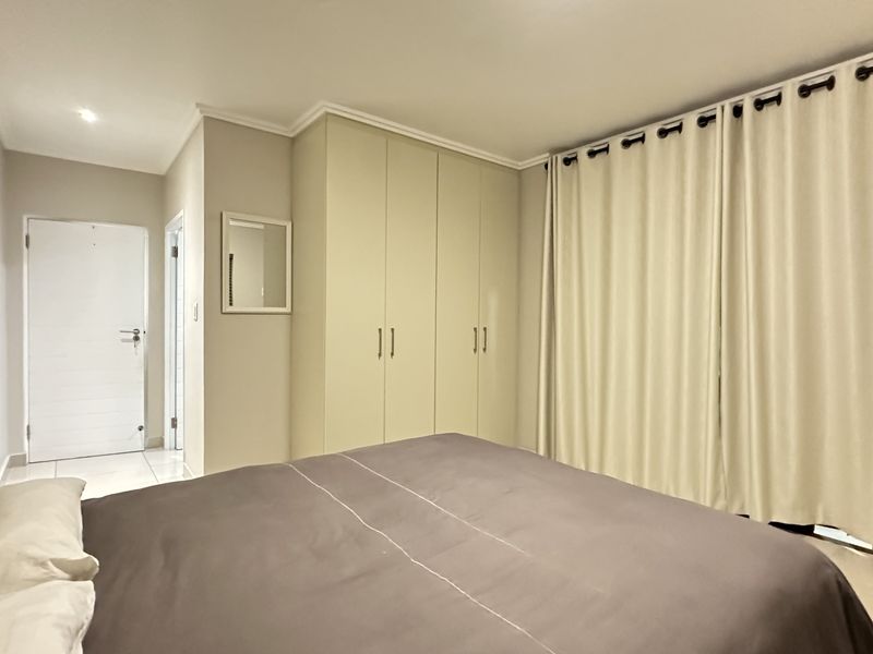 Modern 3-Bedroom, 2-Bathroom Apartment for Sale in the Heart of Umhlanga Ridge - Photo 7
