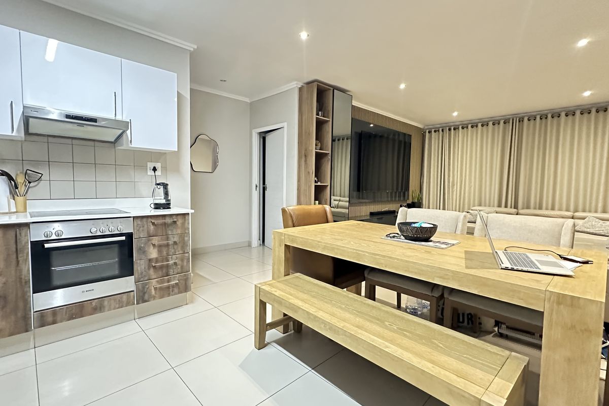 Modern 3-Bedroom, 2-Bathroom Apartment for Sale in the Heart of Umhlanga Ridge - Photo 3